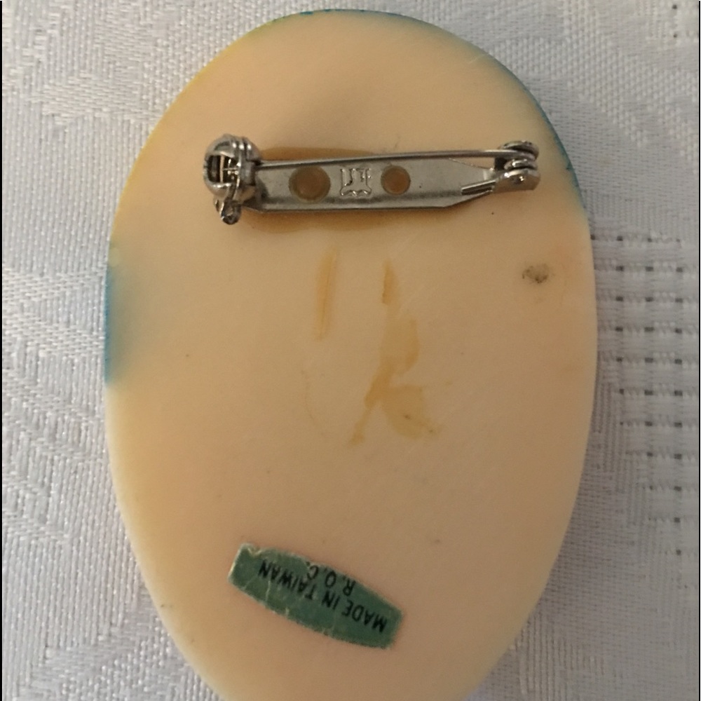 2 1/2 inch Shiny Plastic Painted Mime Face Pin - Picture 6 of 8